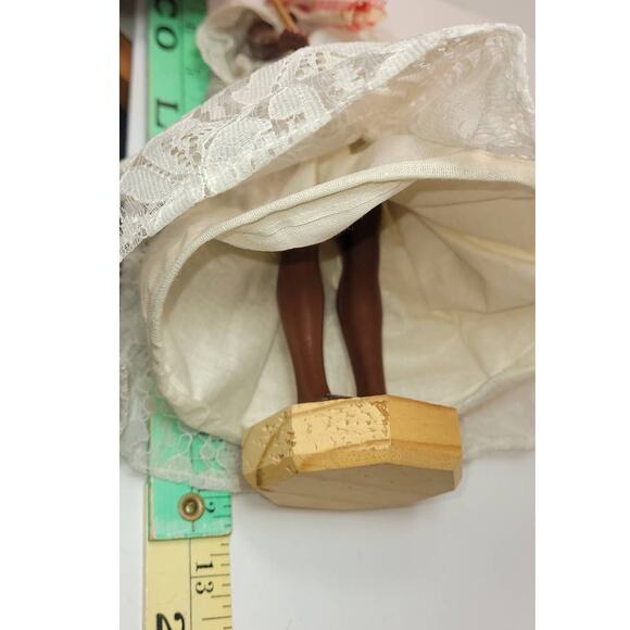 Vintage Rio de Janeiro Helln's Doll w/Fruit Hat, Beaded Necklace & Flag Souvenir - Picture 10 of 12